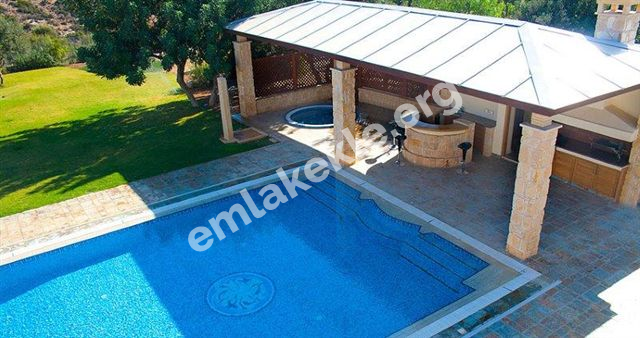 Antalya konyaaltın da lüks  havuzlu kiralık villa